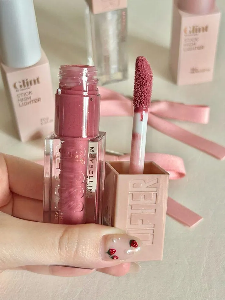 Maybelline - Lifter Gloss Hydrating Lip Gloss - 1 Pc