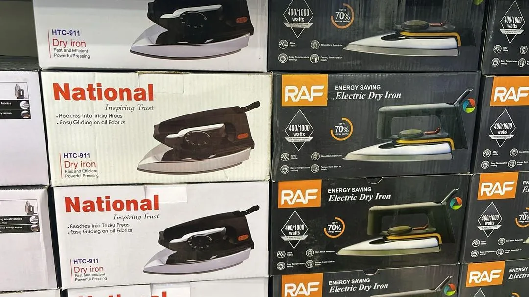 Effortless Ironing with 1000W Dry Iron - 1 Pc Easy to Use