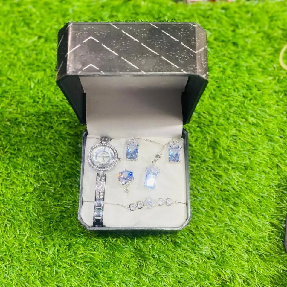 Ladies Watch Jewellery Elegant Design Durable Quality Stylish Look 