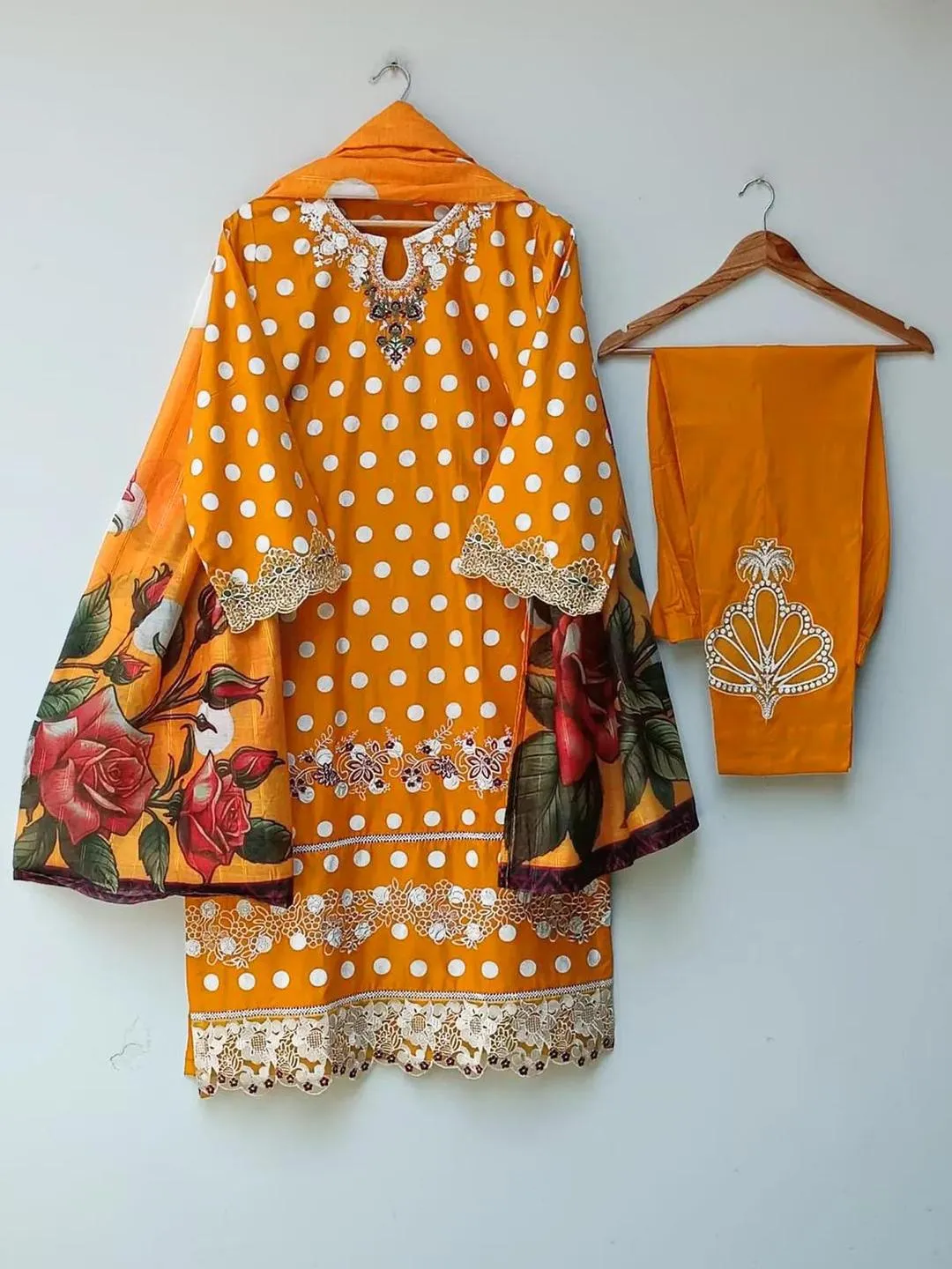 3 Pcs Women's Stitched Lawn Digital Print Suit