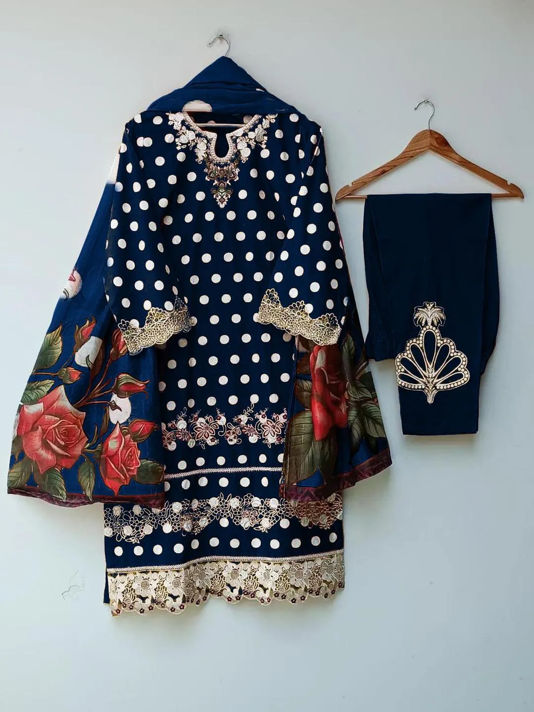 3 Pcs Women's Stitched Lawn Digital Print Suit