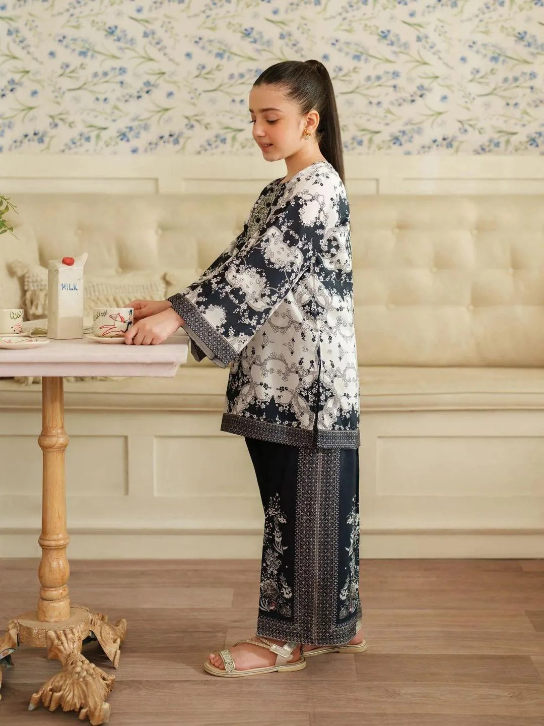 2 Pcs Girl's Arabic Lawn Printed Kurta And Shalwar Suit