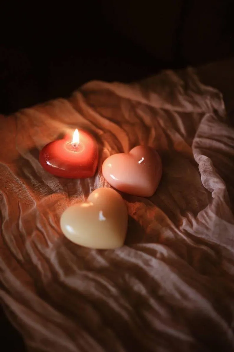 Glossy Heart Wax Candle – Handmade Gift for Her, Valentine’s Day, Anniversary or Bridesmaid Favor – Small Decorative Candle