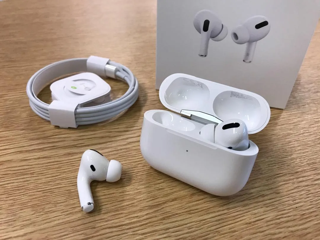 White Long-Lasting Battery With Fast Charge Earbuds