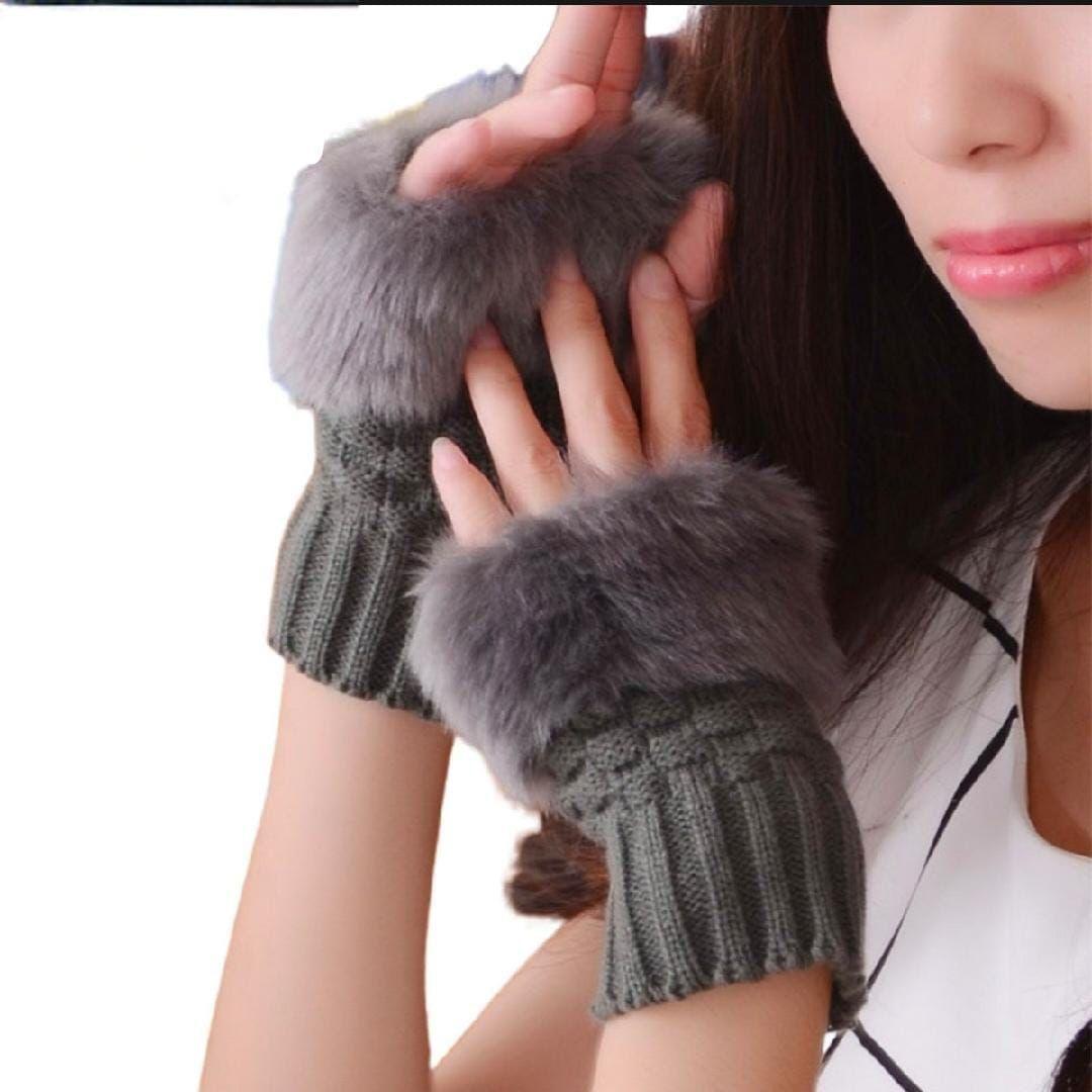 Stylish 2 Pcs Fingerless Gloves in Cozy Fur - Keep Warm This Winter