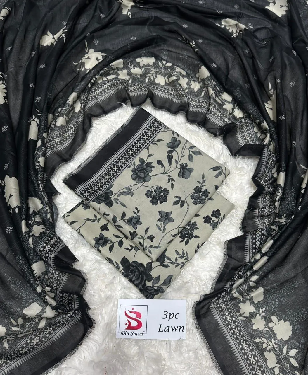 3 Pcs Women's Unstitched Printed Suit