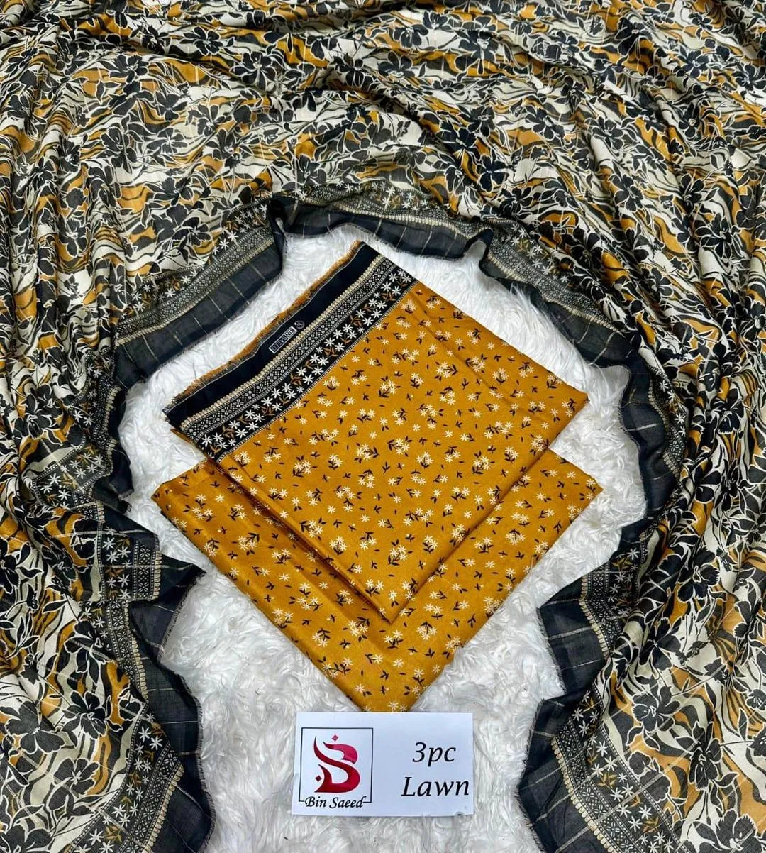 3 Pcs Women's Unstitched Printed Suit