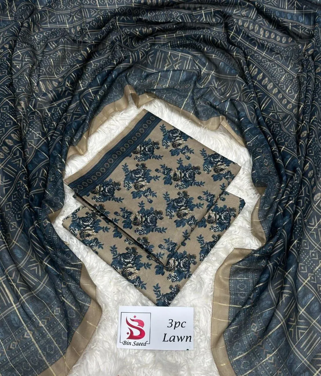 3 Pcs Women's Unstitched Printed Suit