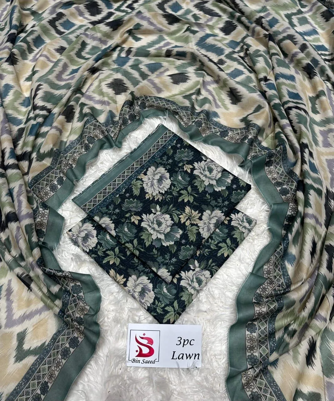 3 Pcs Women's Unstitched Printed Suit