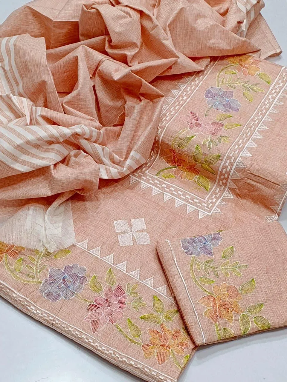 3 Pcs Women's Unstitched Printed Suit