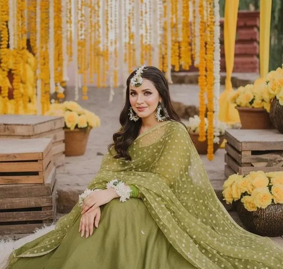 3 Pcs Women's Stitched Chiffon Plain Maxi Suit