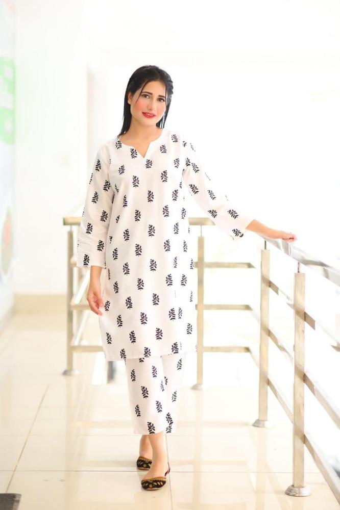2 Pcs Women's Stitched Linen Block Printed Shirt And Trouser