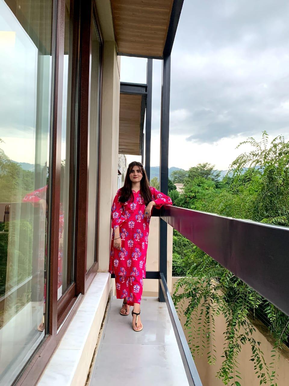 2 Pcs Women's Stitched Linen 3-D Block Printed Shirt And Trouser