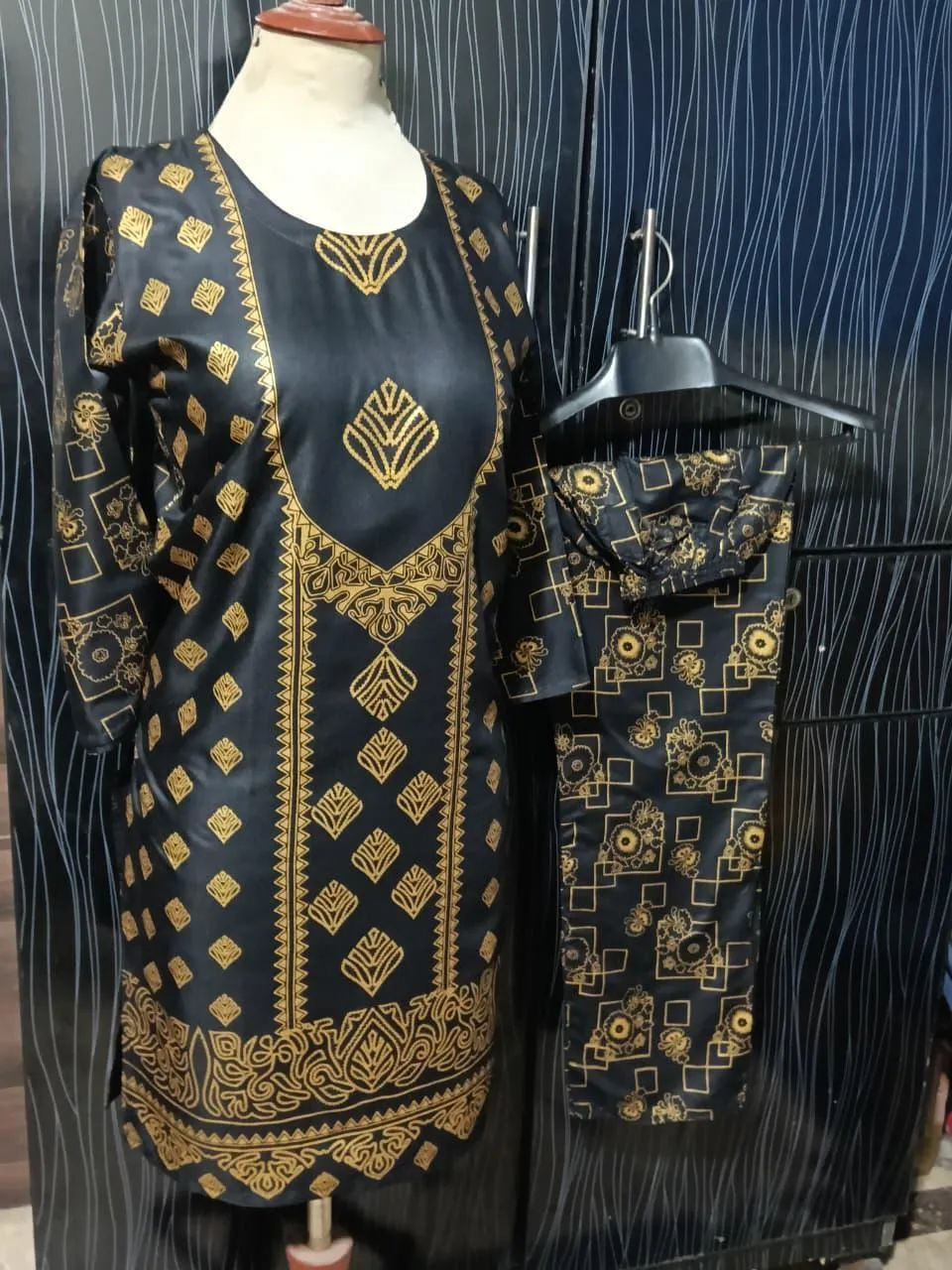 2 Pcs Women's Stitched Linen Block Printed Shirt And Trouser