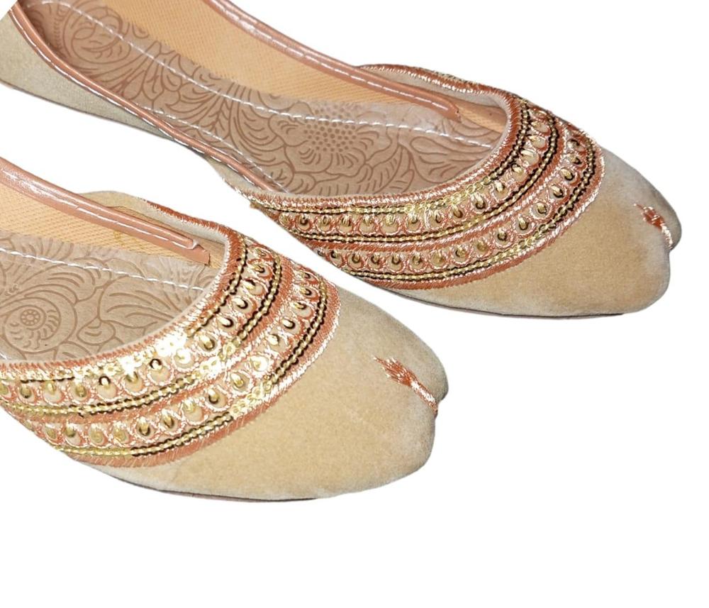 Women's PU Fancy Embroidered Khussa