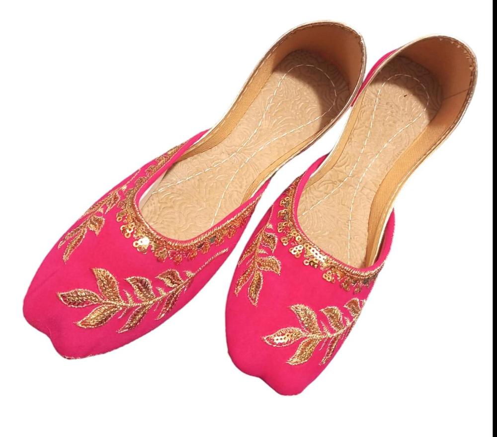 Women's Velvet Fancy Embroidered Khussa