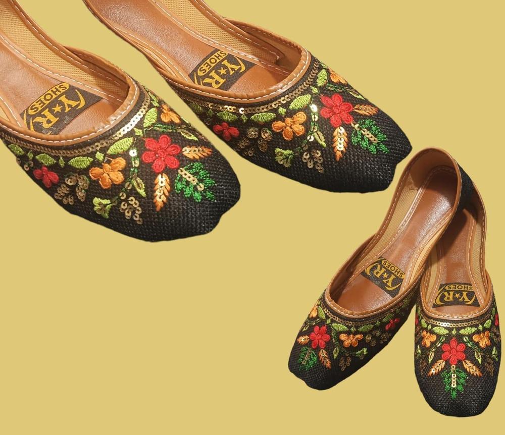 Women's PU Leather Embroidered Khussa