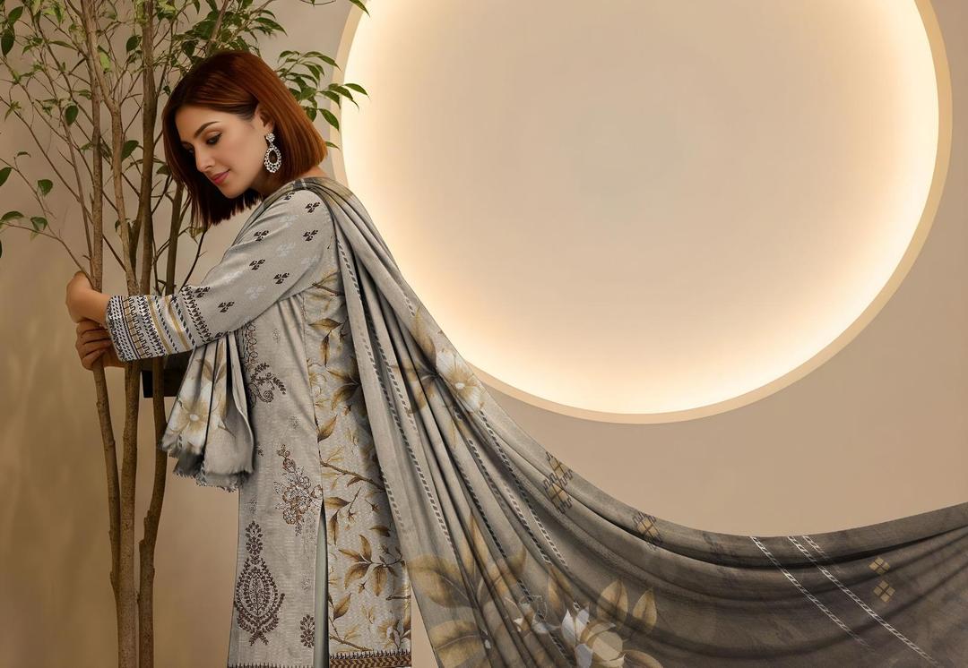 3 Pcs Women's Unstitched Embroidered Suit