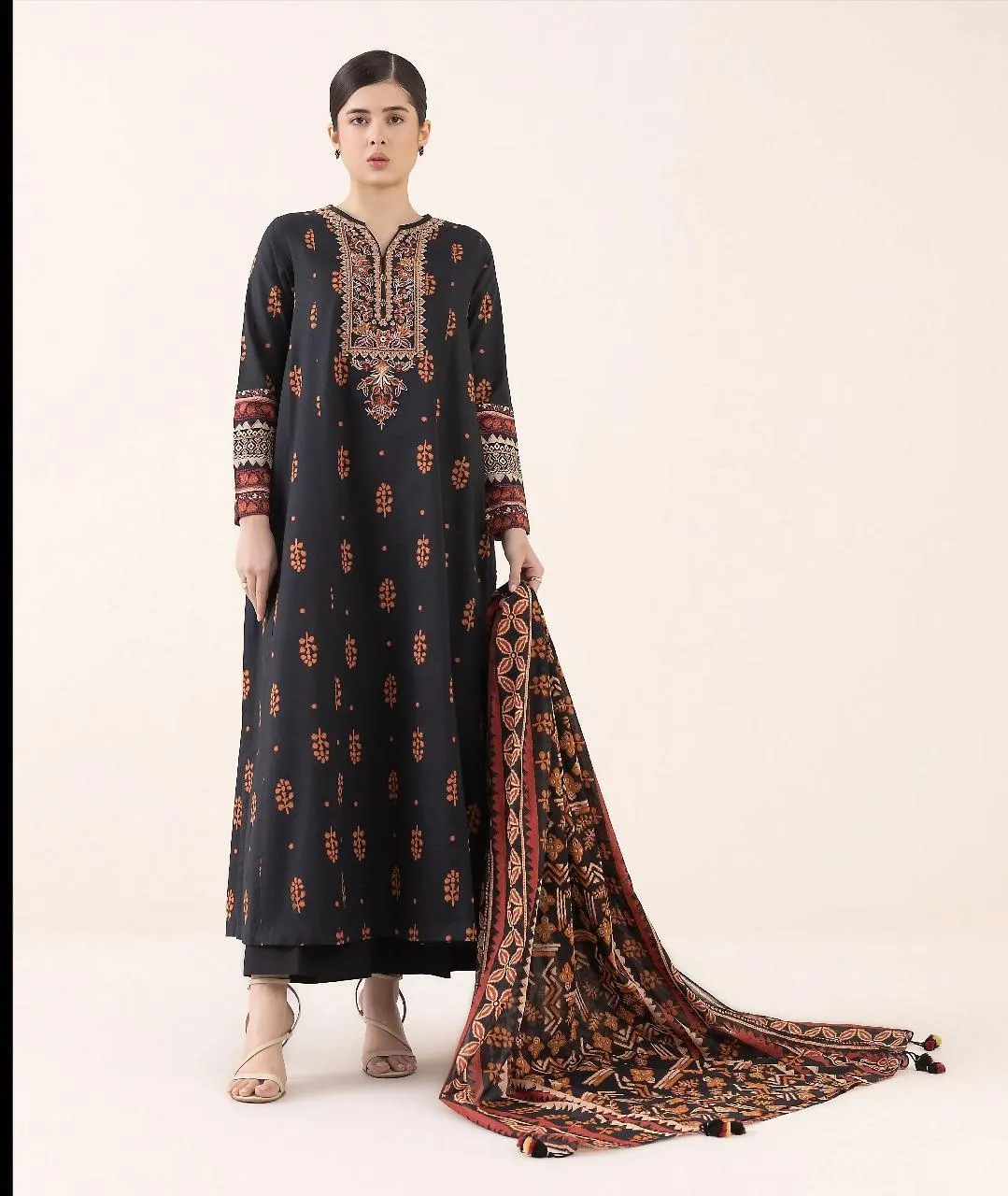 3 Pcs Women's Unstitched Printed Suit