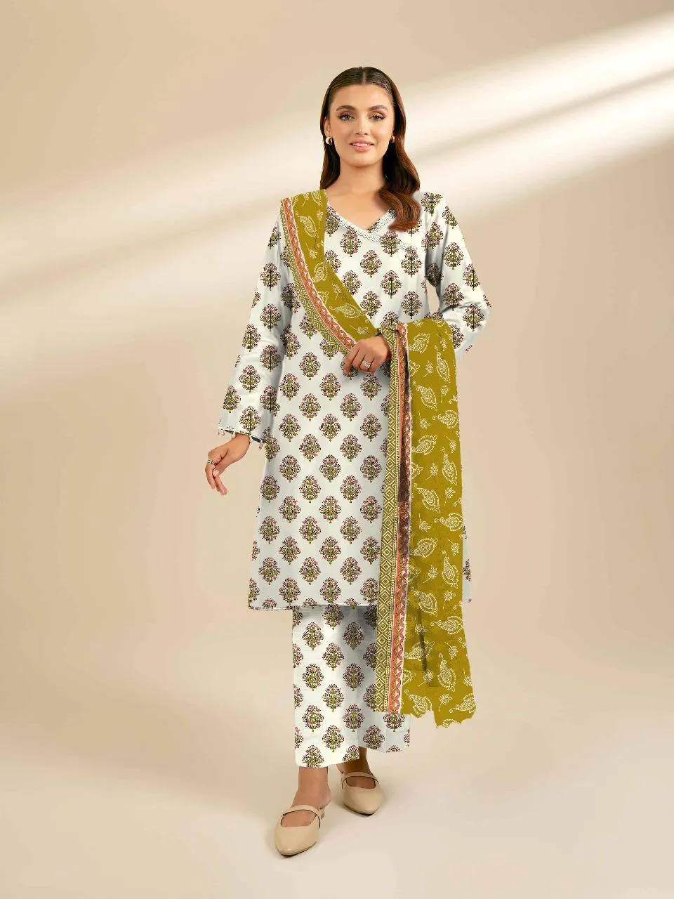 3 Pcs Women's Unstitched Printed Suit