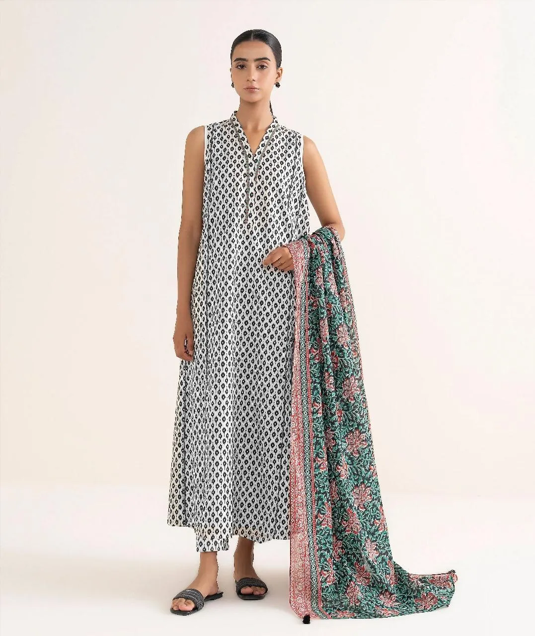 3 Pcs Women's Unstitched Printed Suit