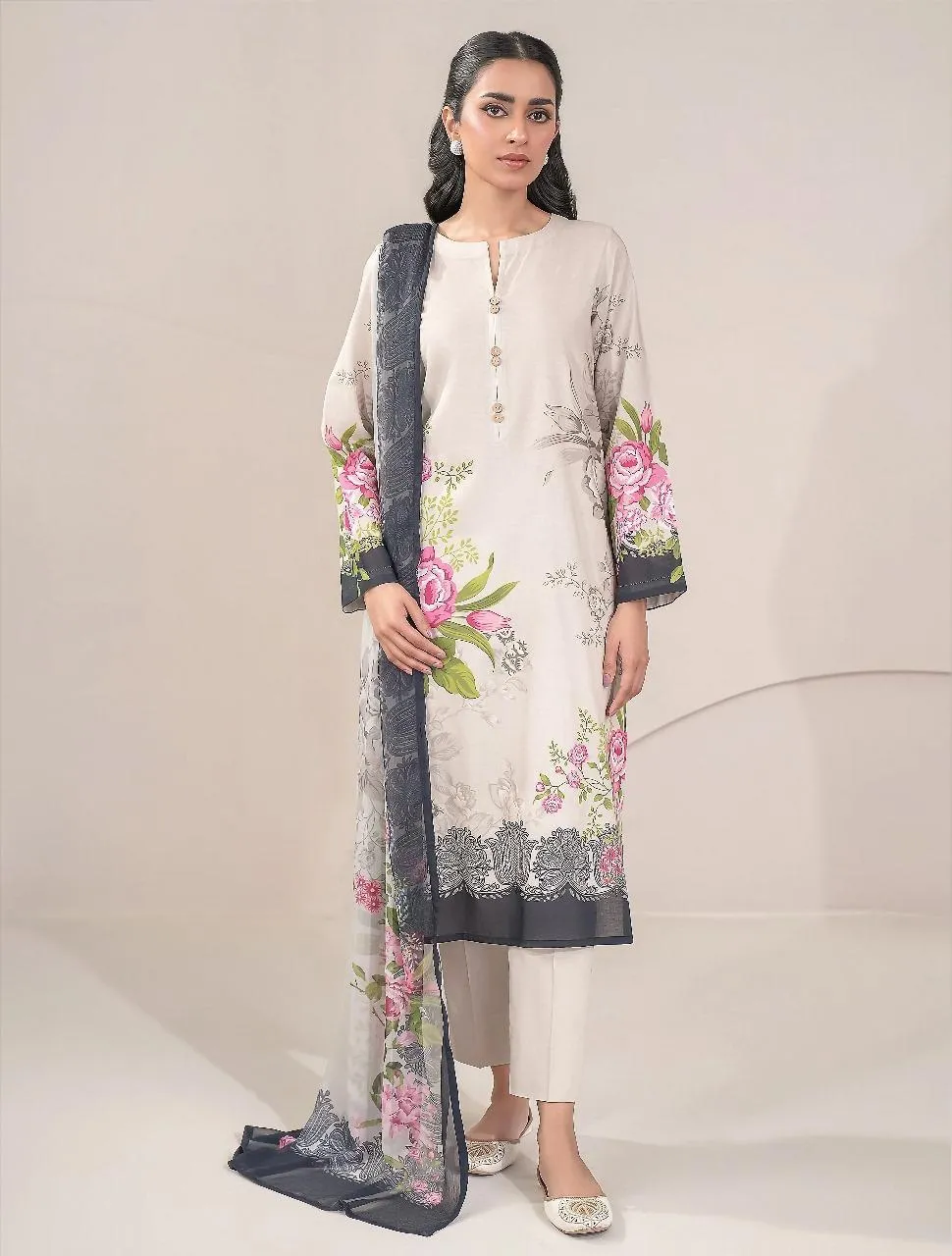 3 Pcs Women's Unstitched Printed Suit