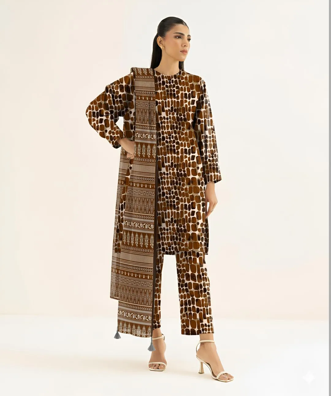 3 Pcs Women's Unstitched Printed Suit