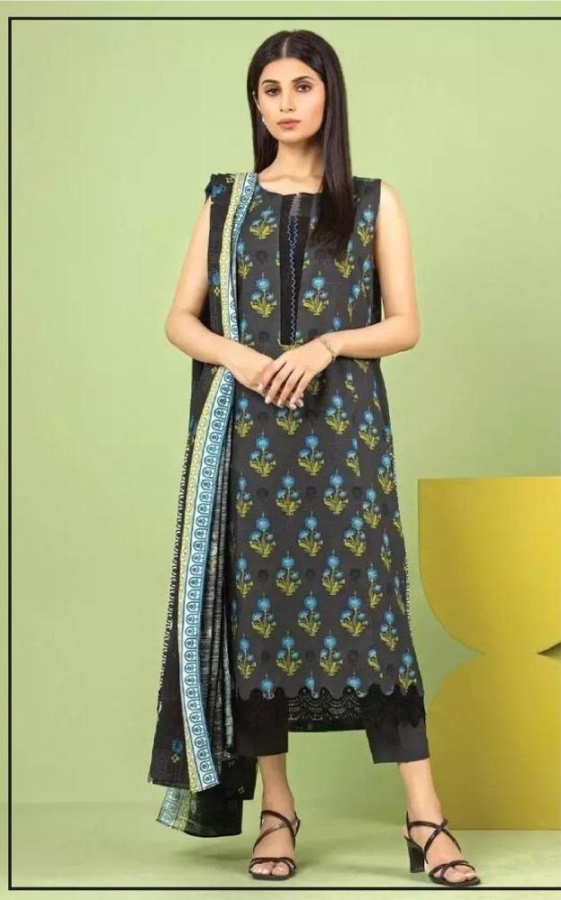 3 Pcs Women's Unstitched Khaddar Printed Suit