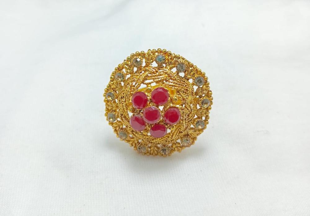 Trendy Gold-Plated Zircon Ring