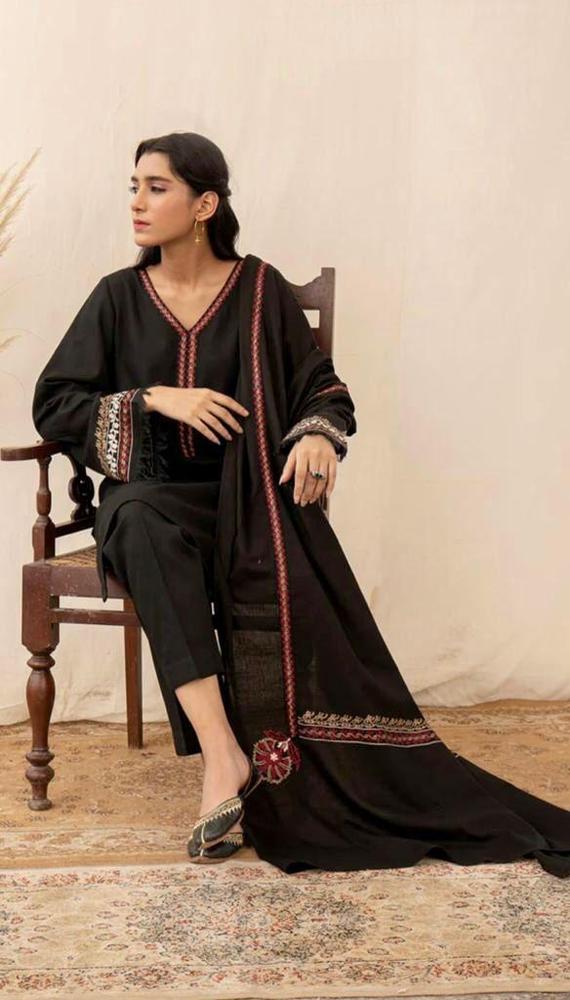 3 Pcs Women's Unstitched Dhanak Embroidered Suit