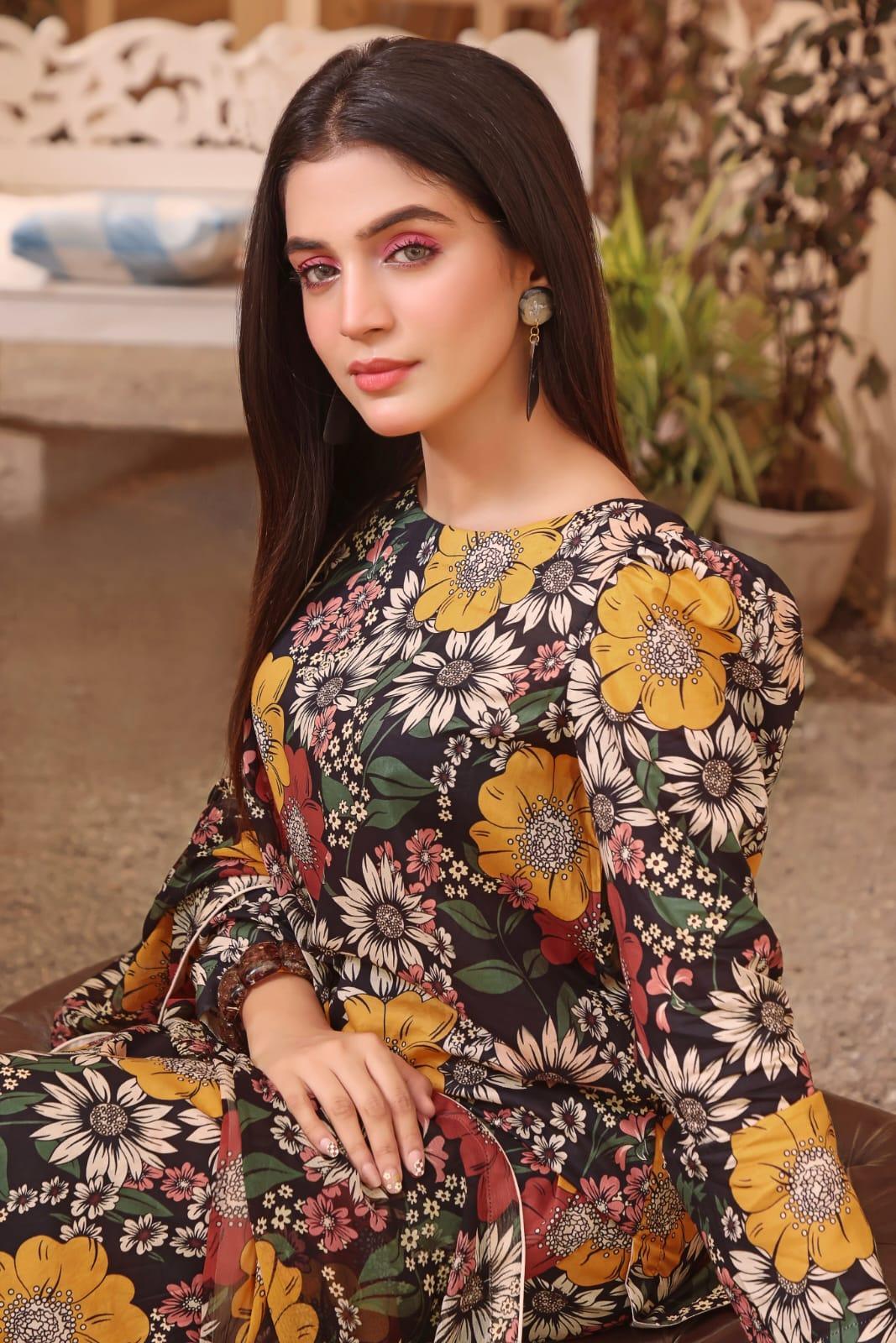 3 Pcs Women's Unstitched Khaddar Digital Print Suit