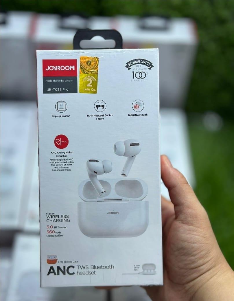 White Noise-Cancelling Bluetooth Earbuds with Long Battery Life