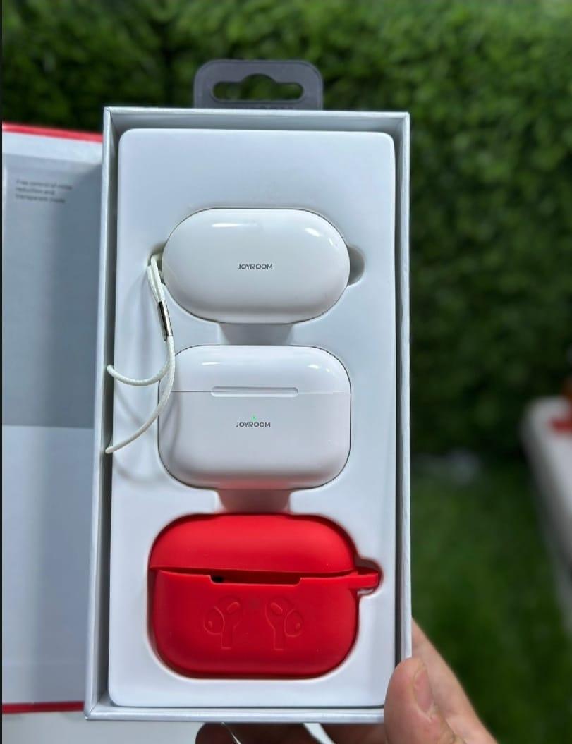 White Noise-Cancelling Bluetooth Earbuds with Long Battery Life