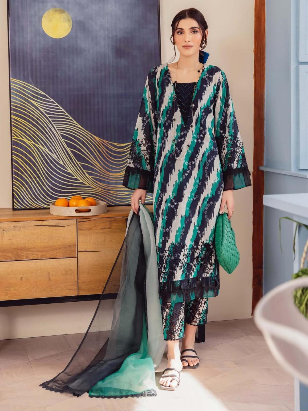 3 Pcs Women's Unstitched Khaddar Printed Suit