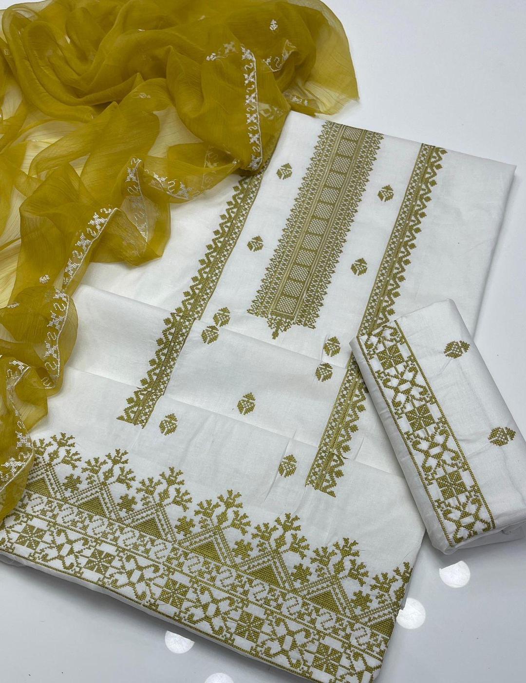 3 Pcs Women's Unstitched Embroidered Suit