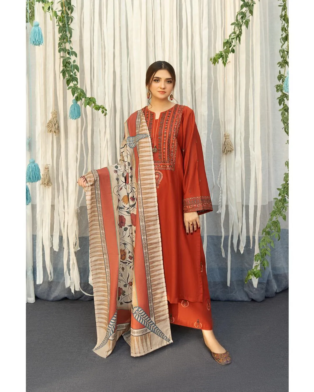 3 Pcs Women's Unstitched Embroidered Suit
