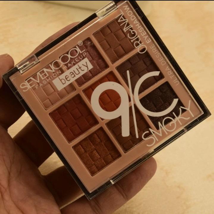 Matte And Glitter Eyeshadow Kit 