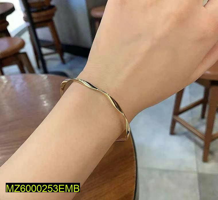 Imported Wavy Hand Cuff