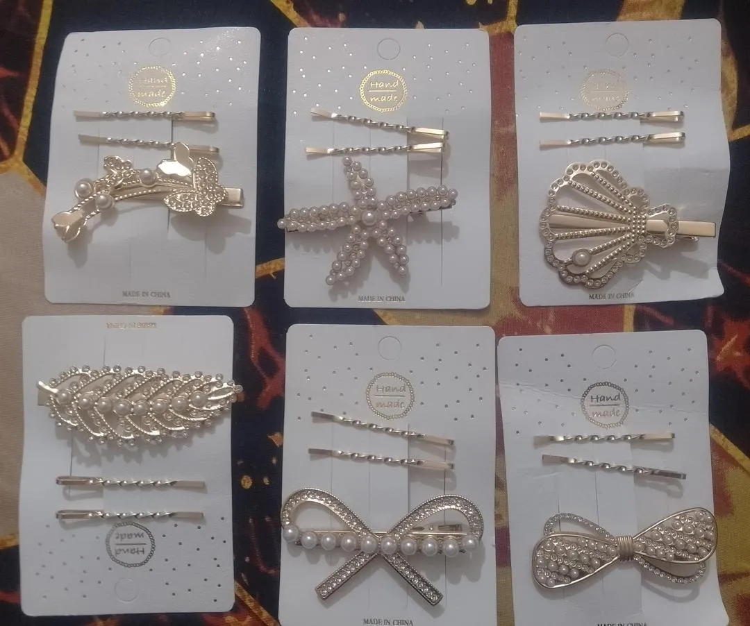 Golden And White Fancy Beads Clips And Pins , 6 Card, 18 Pins