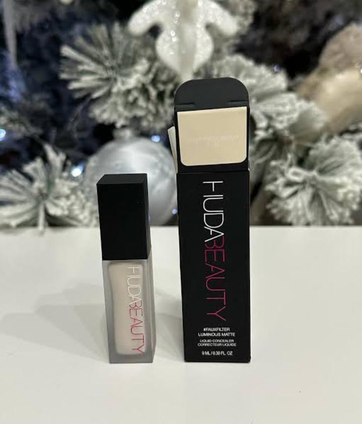 Huda Beauty High Coverage Foundation Creamy Texture 40 ml