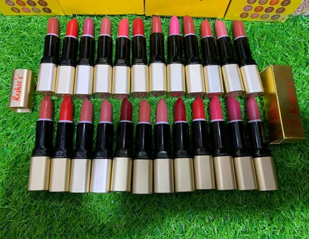 High Pigmented Velvet Glossy Lipstick - Multicolor 1 Pcs