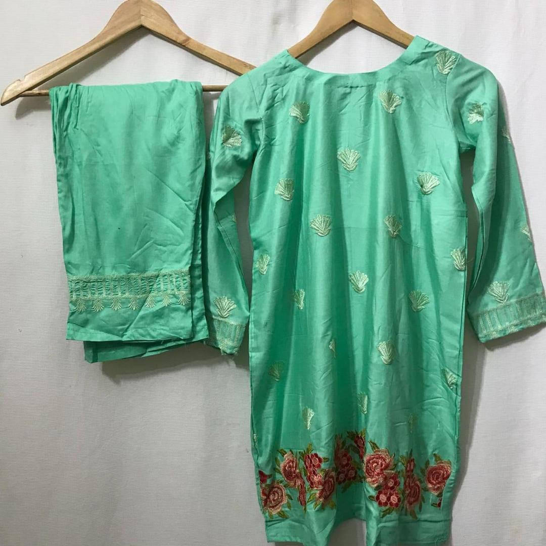 2 Pcs Girl's Arabic Lawn Embroidered Kurta And Trouser