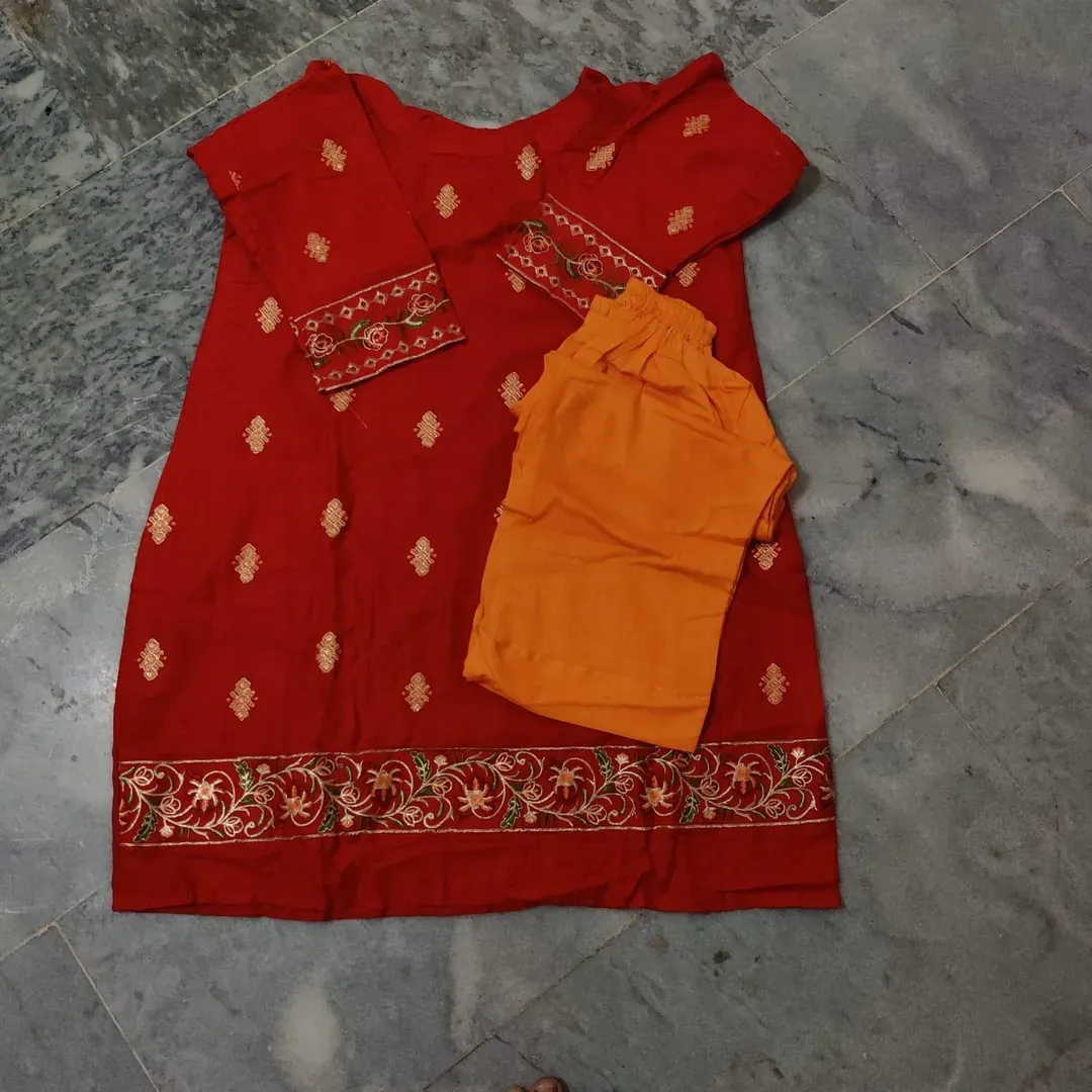 2 Pcs Girl's Arabic Lawn Embroidered Kurta And Pajama
