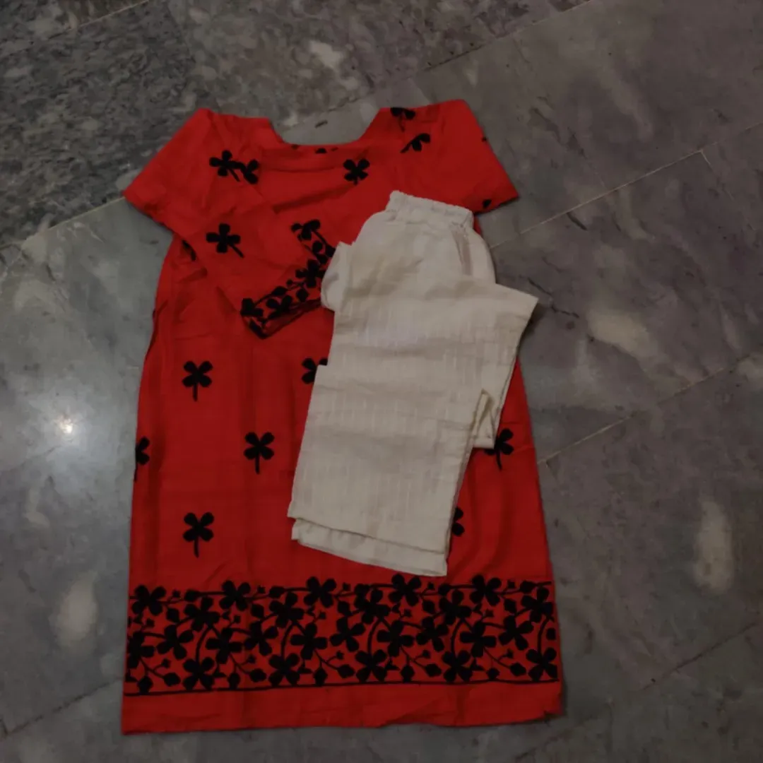 2 Pcs Girl's Arabic Lawn Embroidered Kurta And Pajama