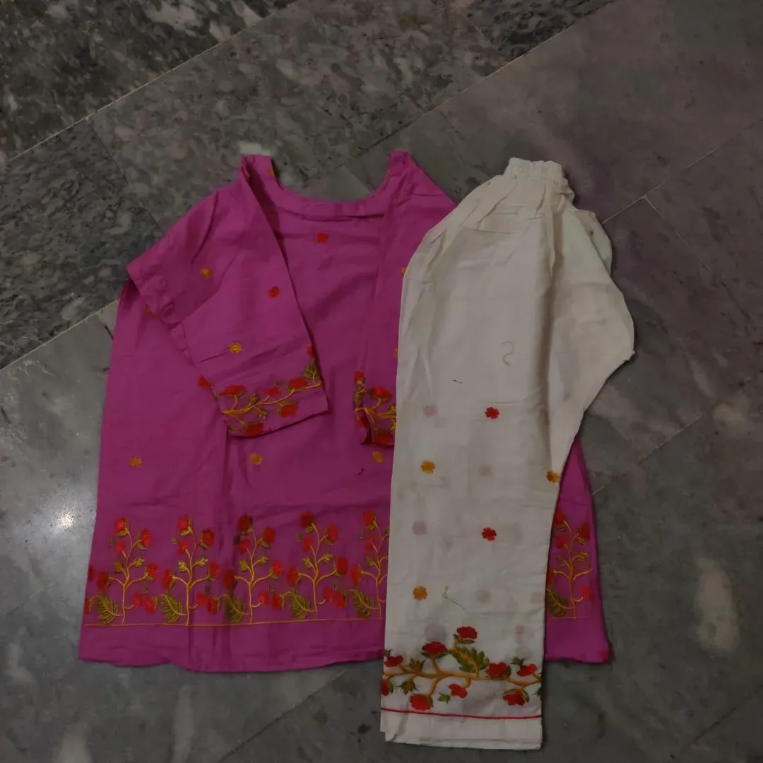 2 Pcs Girl's Arabic Lawn Embroidered Kurta And Pajama