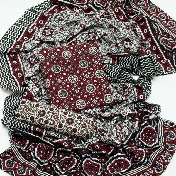 3 Pcs Women's Unstitched Printed Suit