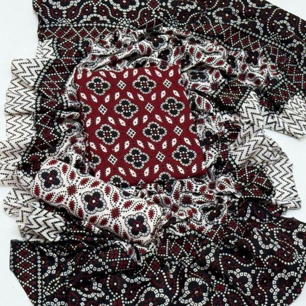 3 Pcs Women's Unstitched Printed Suit