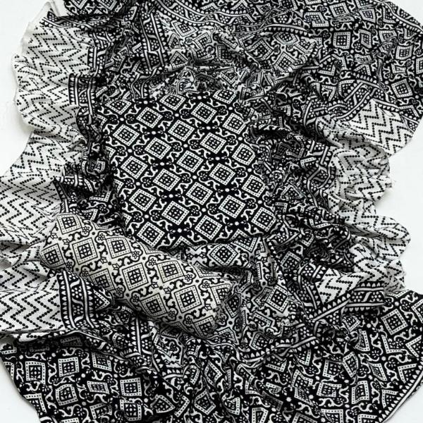 3 Pcs Women's Unstitched Printed Suit