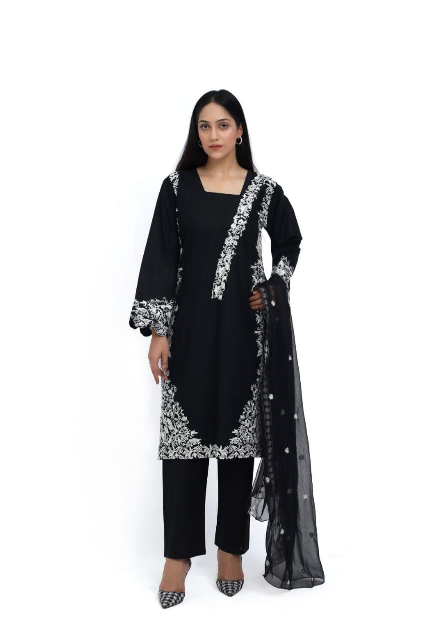3 Pcs Women's Stitched Cotton Lawn Embroidered Suit