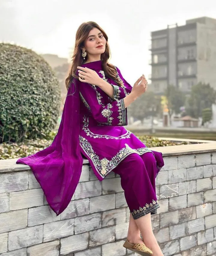 Elegant Women's Stitched 3 Pcs Suit in Embroidered Linen with Chiffon Dupatta